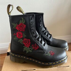 Dr Martens 1460 VONDA FLORAL LEATHER LACE UP BOOTS.  Size 6